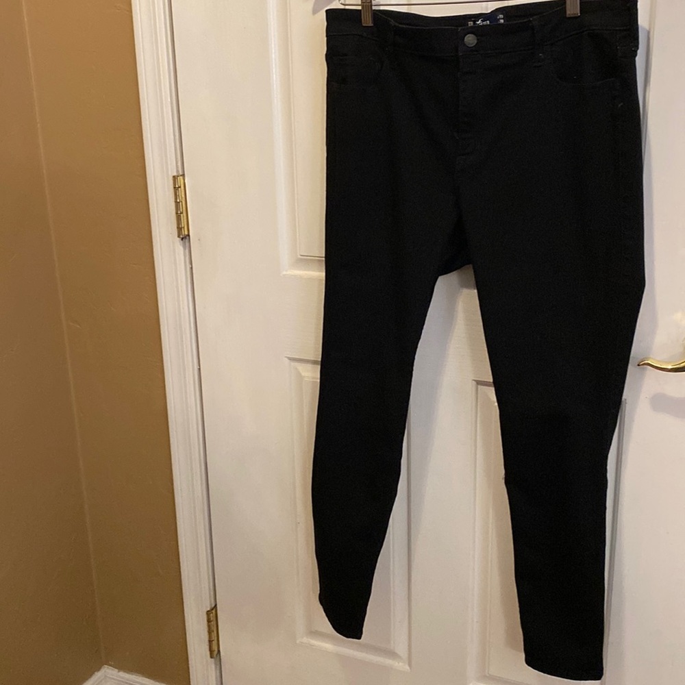 Brand: Hollister High-Rise Super Skinny Jeans. Color: Black. Size: 33W X 28L